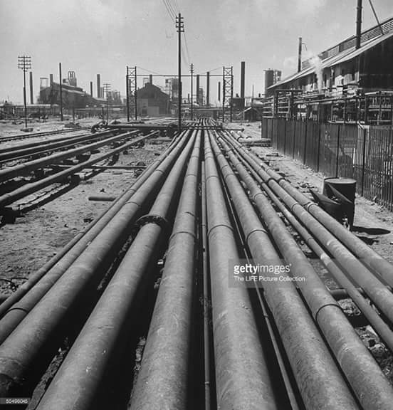 Oil Pipelines Around the Abadan Refinery 1945 Credit: Dmitri Kessel 